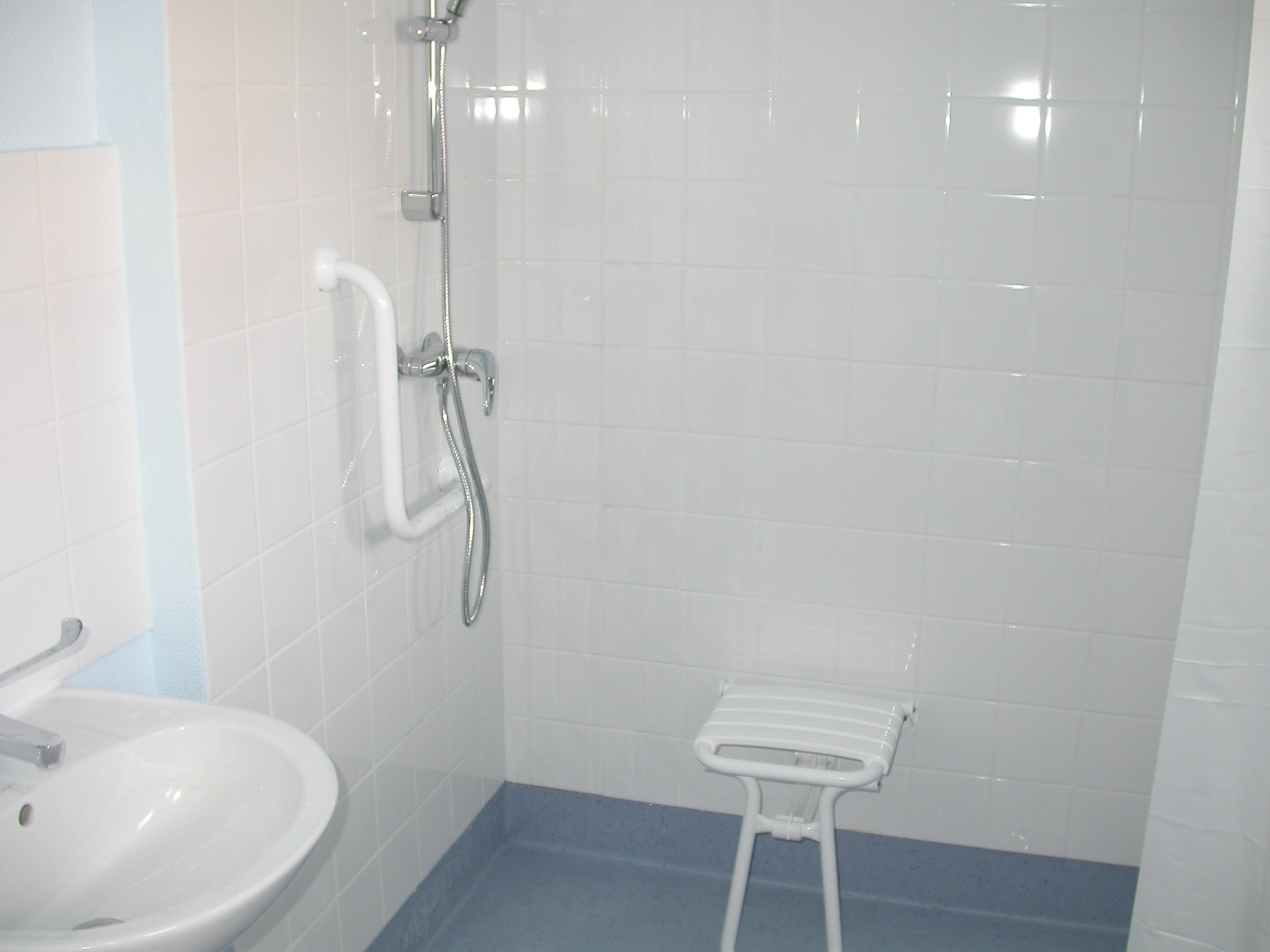 Douche avec Siège pour PMR ou Handicapées